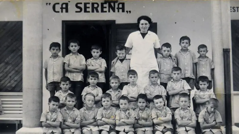Ragazzi della colonia estiva Ca’ Serena di Bione nell’estate del 1966 - Foto/Archivio storico di Giovanni Benini