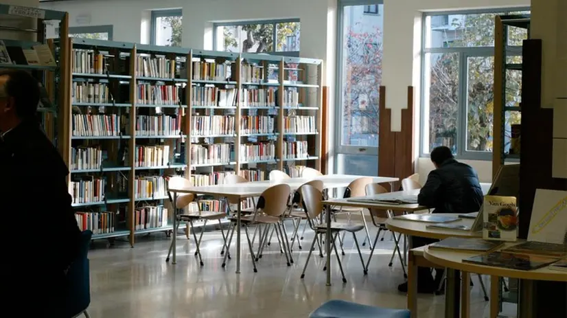 La biblioteca Ghetti, in via Caduti del Lavoro a Brescia