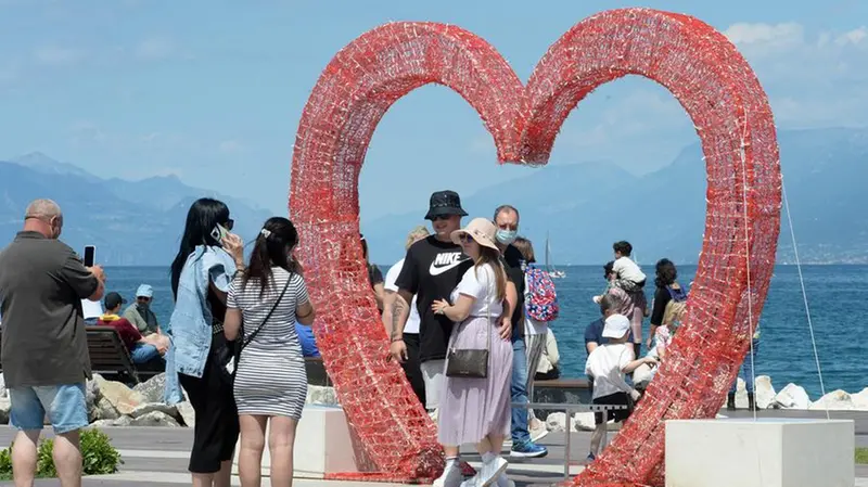 Ogni anno sono numerosi i turisti tedeschi sul lago di Garda © www.giornaledibrescia.it