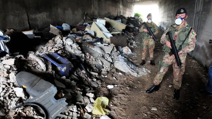 I pattugliamenti dell'Esercito nella Terra dei Fuochi nel 2014, foto d'archivio - © www.giornaledibrescia.it