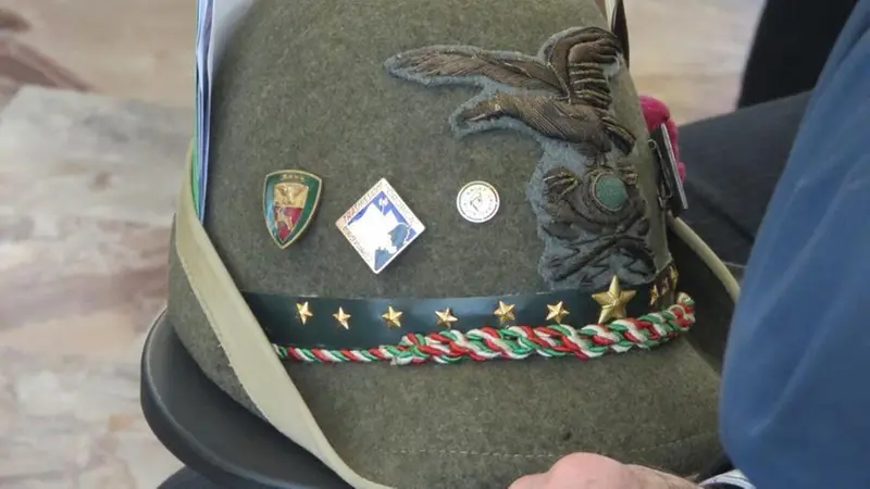 Il cappello simbolo degli alpini - © www.giornaledibrescia.it