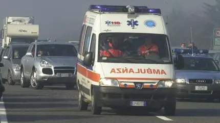 Un'ambulanza in autostrada, immagine d'archivio - Foto New Eden Group © www.giornaledibrescia.it