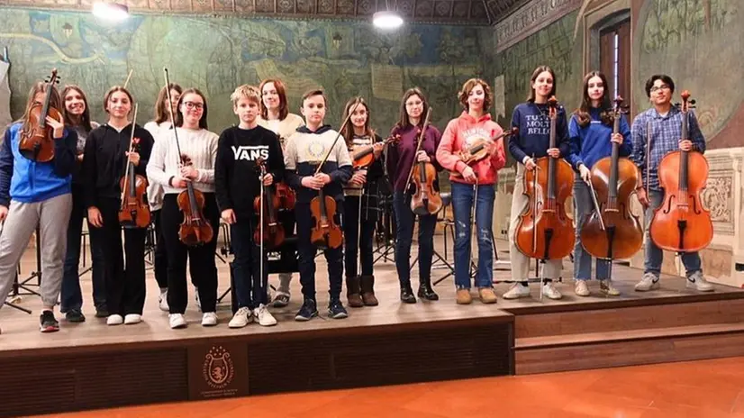 Alcuni componenti dell'orchestra Junior in una foto d'archivio