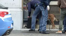 In una foto d'archivio, controlli della Polizia in zona Stazione - Foto Marco Ortogni/Neg © www.giornaledibrescia.it