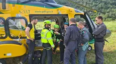 In una foto d'archivio, soccorritori del Sagf (Soccorso alpino Guardia di finanza)
