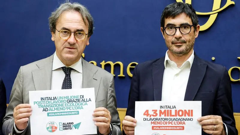 Angelo Bonelli e Nicola Fratoianni durante una conferenza stampa lo scorso anno - Foto Ansa/Fabio Frustaci © www.giornaledibrescia.it