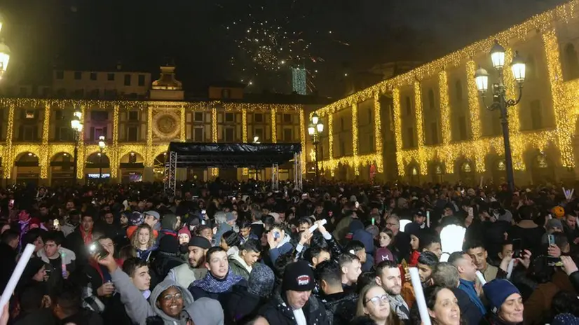 La folla un anno fa in piazza Loggia © www.giornaledibrescia.it