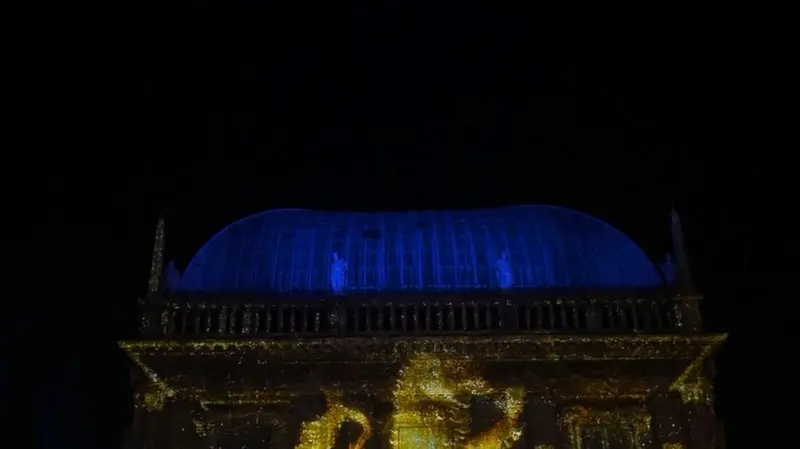 La Leonessa sulla facciata della Loggia alla Festa delle Luci - Foto New Reporter Favretto © www.giornaledibrescia.it