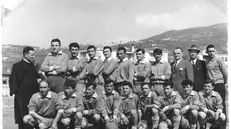 Nel '64-'65: da sinistra il quarto giocatore in piedi è Casella, il sesto Moreschi. Con loro Padre Pelati