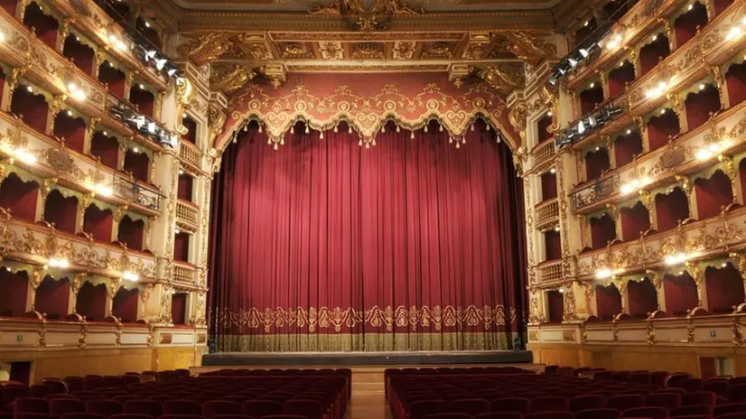 Il palco del teatro Grande - Foto New Reporter Favretto © www.giornaledibrescia.it