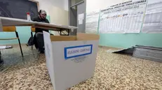Un seggio delle scorse elezioni amministrative - Foto Marco Ortogni /Neg © www.giornaledibrescia.it