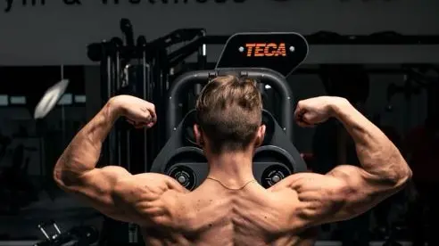 Il fisico scolpito di Sertori è il frutto di allenamenti ferrei - © www.giornaledibrescia.it