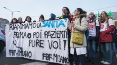 Personale sanitario in sciopero a Milano - Foto Ansa © www.giornaledibrescia.it
