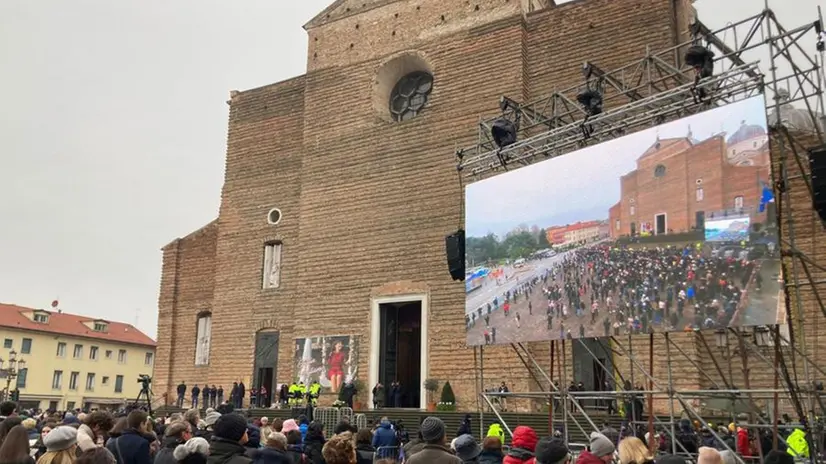 I funerali di Giulia Cecchettin nell'abbazia di Santa Giustina a Padova
