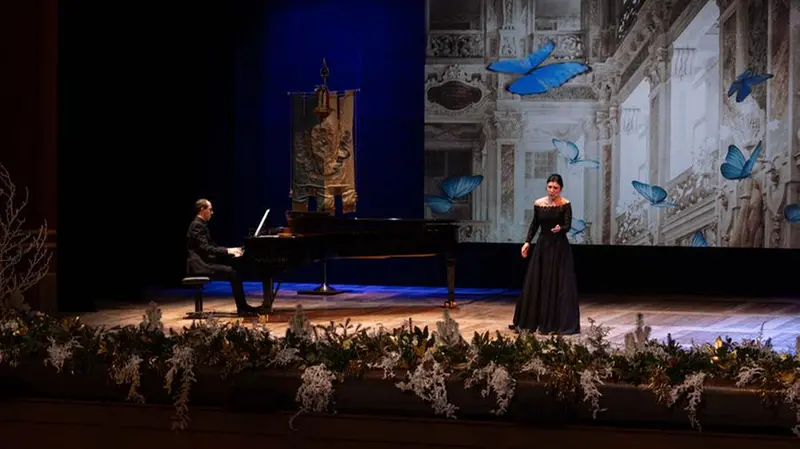 La mezzosoprano Annalisa Stroppa accompagnata al pianoforte da Alessandro Trebeschi - Foto NewReporter/Nicoli © www.giornaledibrescia.it