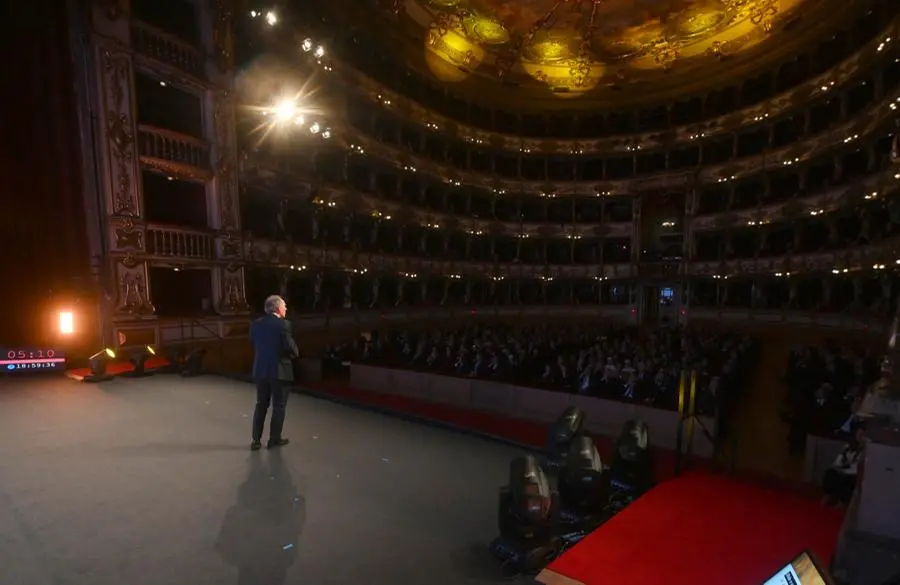 Oscar dei Bilanci, il palco del Teatro Grande: l'analisi economica