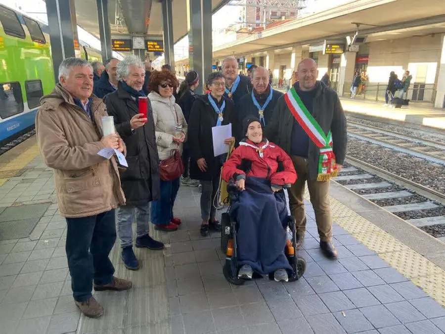 L'arrivo della Luce della Pace in stazione a Brescia