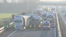 A21: il secondo incidente in autostrada ha coinvolto alcuni mezzi pesanti