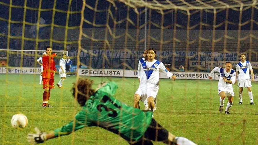 Il rigore di Milanetto nell’ultimo precedente al Ceravolo