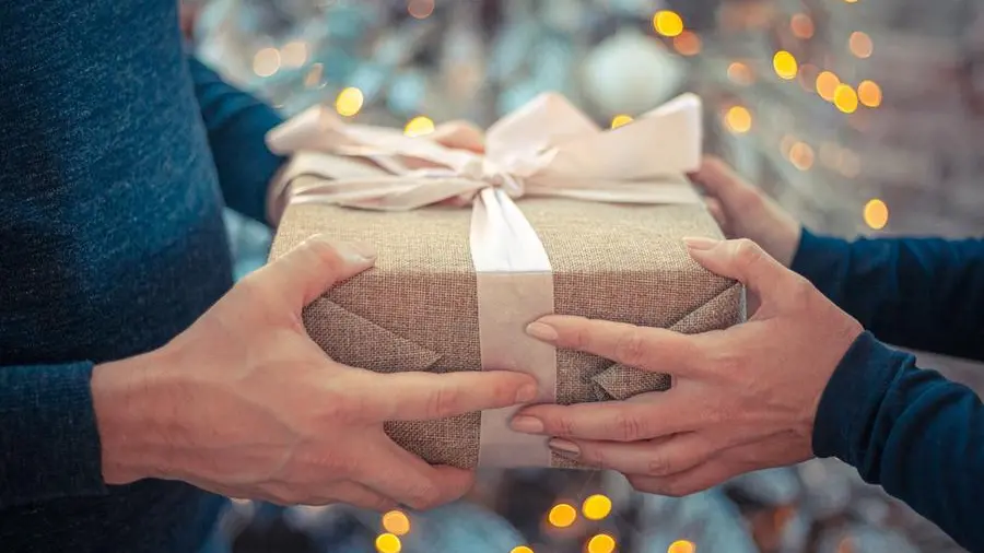 Il bonus Natale, secondo Cgil e Cisl, non rappresenta una soluzione ai problemi del lavoro e degli stipendi - © www.giornaledibrescia.it