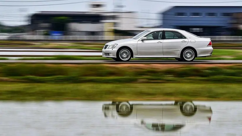 Un'auto e il suo riflesso - © www.giornaledibrescia.it