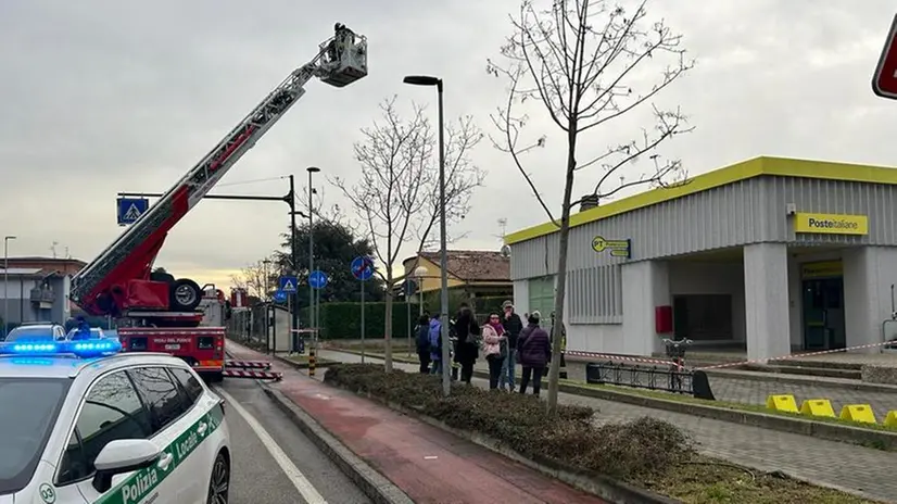 L'intervento alle Poste di Rezzato in via Brescia 1