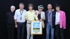 Da sinistra: Charlie Watts, il promoter bresciano Adolfo Galli, Mick Jagger, Keith Richards, Mimmo d’Alessandro e Ron Wood