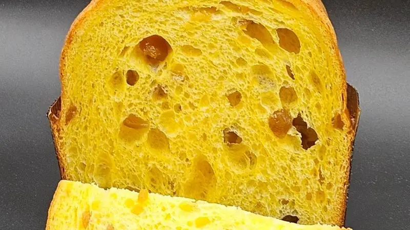 Una fetta del panettone Andreoletti