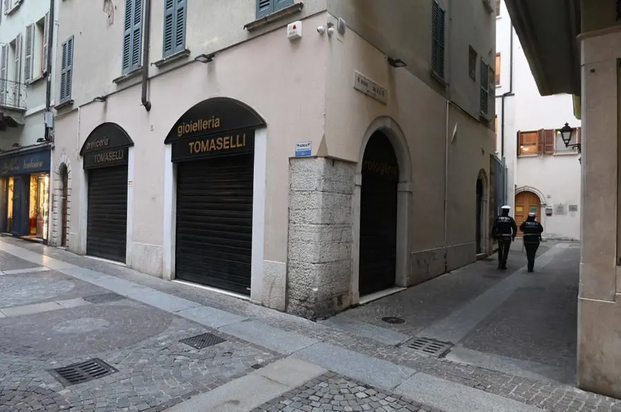 La gioielleria Tomaselli in corsetto Sant'Agata, dove è avvenuto il furto