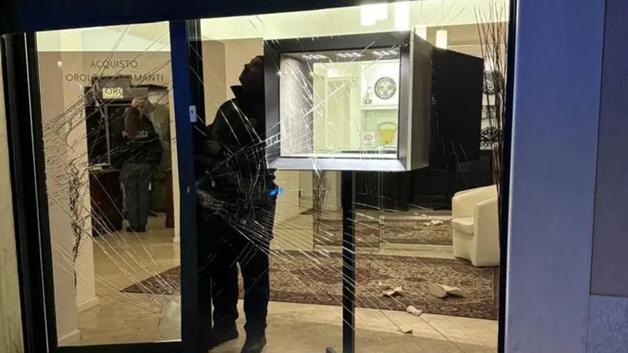 La gioielleria Tomaselli in corsetto Sant'Agata, dove è avvenuto il furto