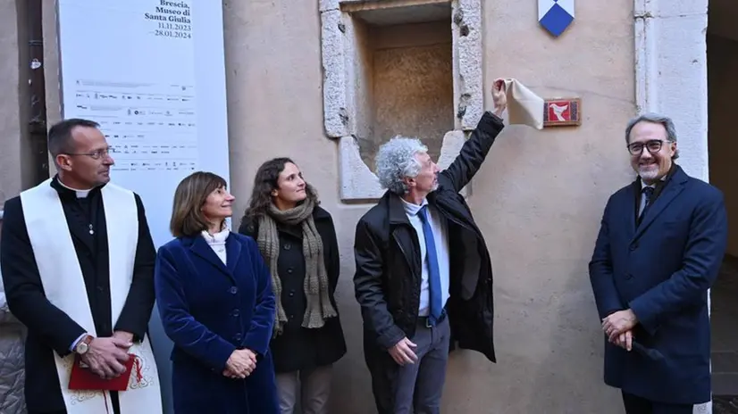 La piastrella del Cammino di Santa Giulia