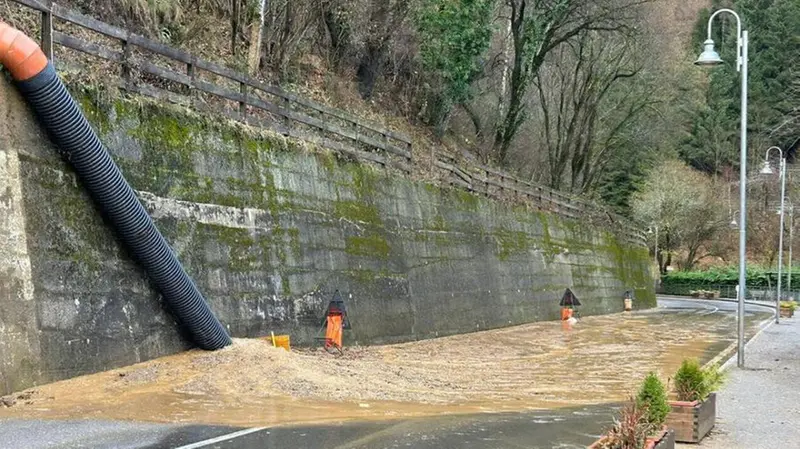 Frane e smottamenti hanno mandato in tilt la viabilità in Valcamonica