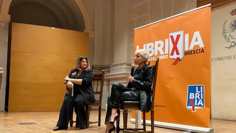Malika Ayane sul palco del San Barnaba, in dialogo con Maddalena Damini