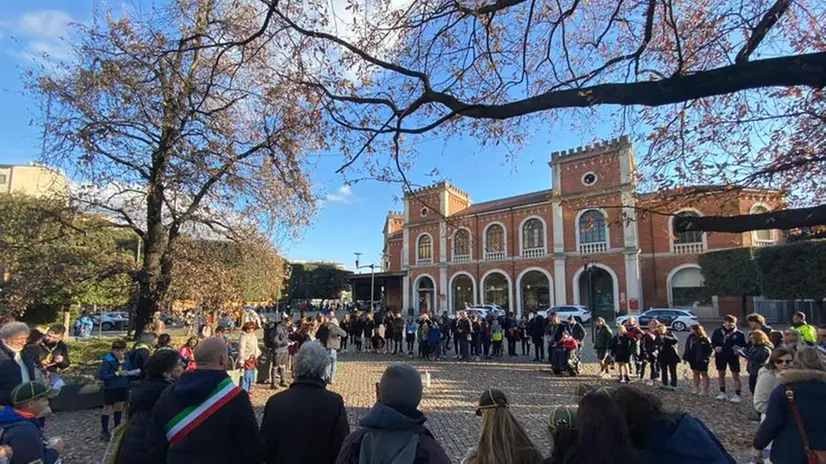 L'arrivo della Luce della Pace in stazione a Brescia