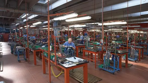 Uno scatto all'interno dell'azienda Armi Perazzi di Botticino - © www.giornaledibrescia.it