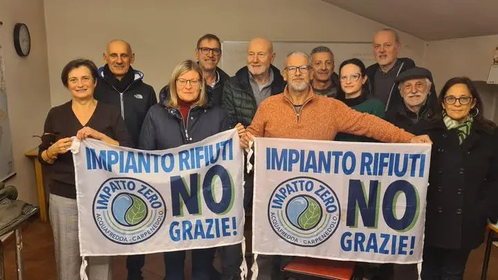 Il comitato che contesta l'impianto di trattamento rifiuti a Carpenedolo