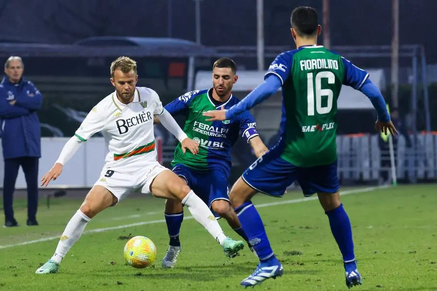 FeralpiSalò-Venezia finisce 2-2 al Garilli