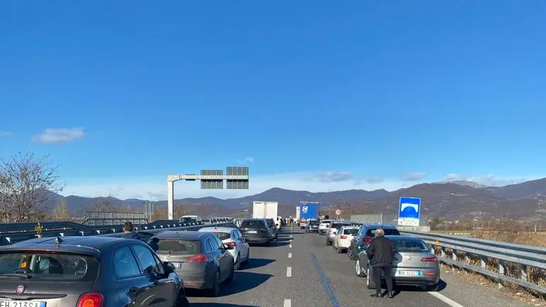 Traffico fermo in tangenziale Sud