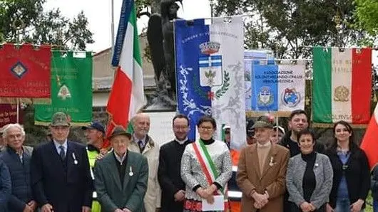 Gozzoli a sinistra della sindaca di Verolavecchia nel 2019 - Foto © www.giornaledibrescia.it