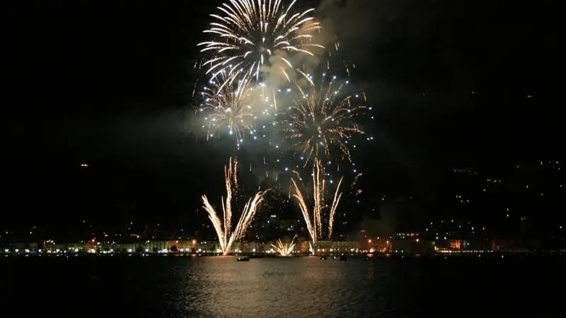 Salò: annullati i tradizionali fuochi d'artificio di Capodanno - Prima  Brescia