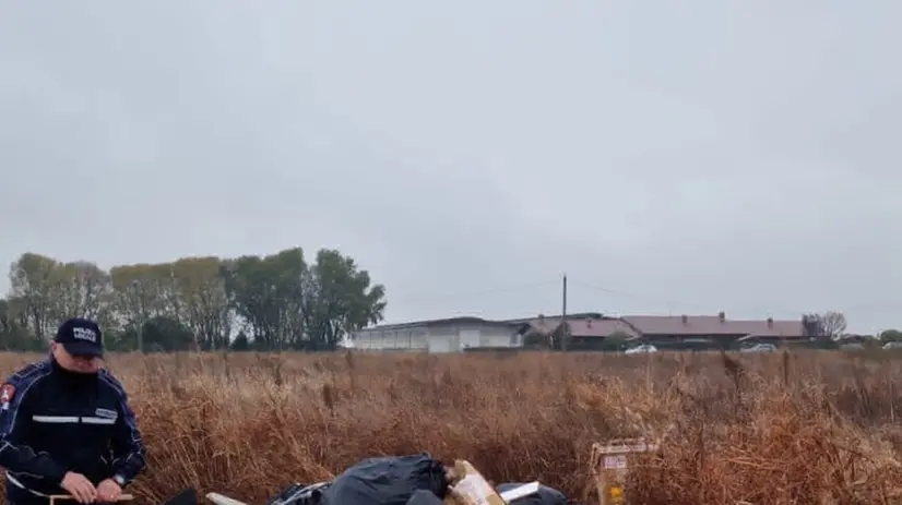 Le immagini della discarica abusiva