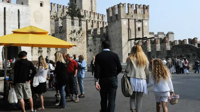 Turismo a Sirmione (immagine simbolica) © www.giornaledibrescia.it