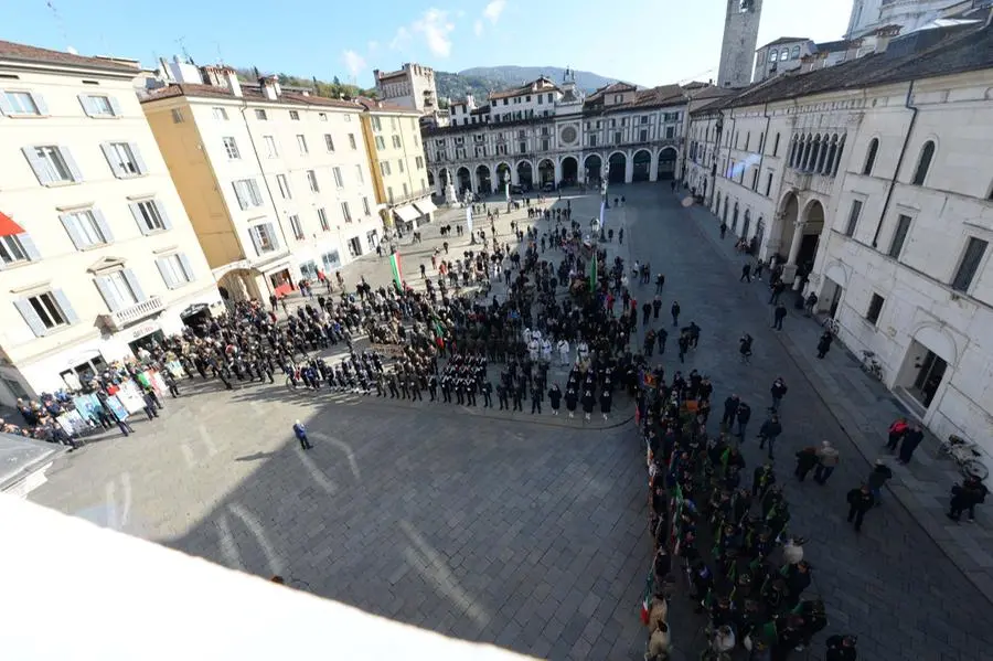 Festa del 4 novembre in piazza Loggia (foto della cerimonia del 2022) - © www.giornaledibrescia.it