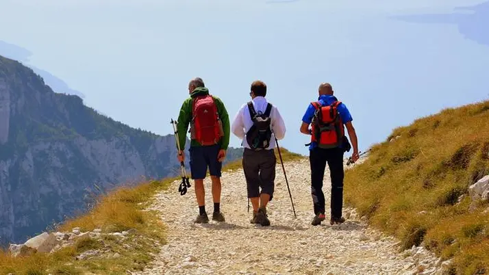 Cammino lungo il sentiero (simbolica)