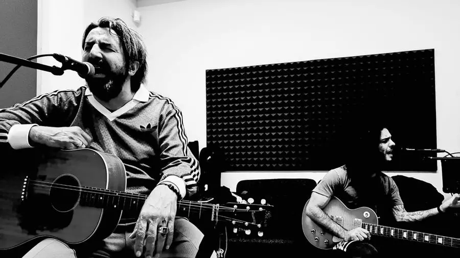 Omar Pedrini durante le prove a Brescia