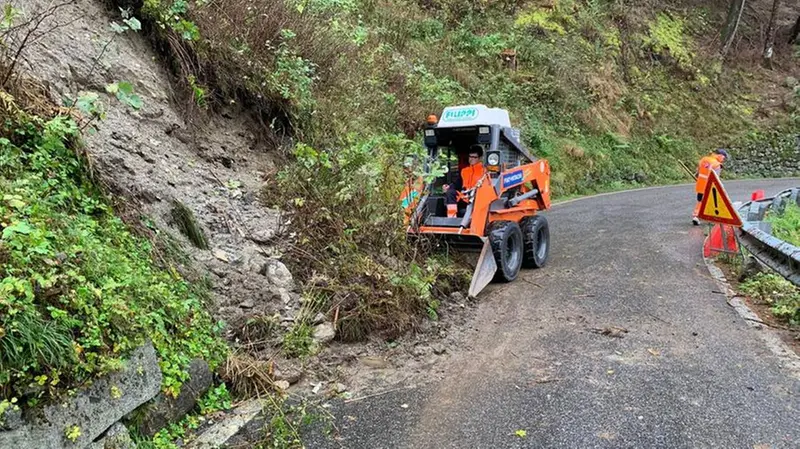 Ripulita la strada tra Breno e Bienno - Foto Provincia di Brescia