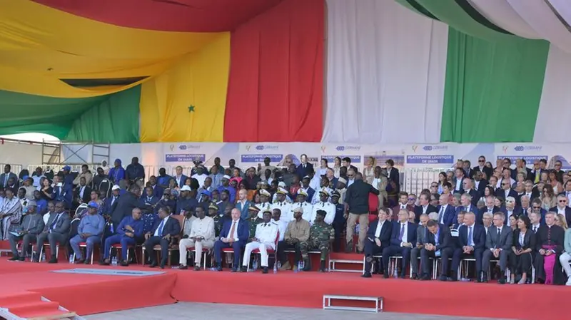 Mauro Ferrari con il presidente Macky Sall - Foto © www.giornaledibrescia.it