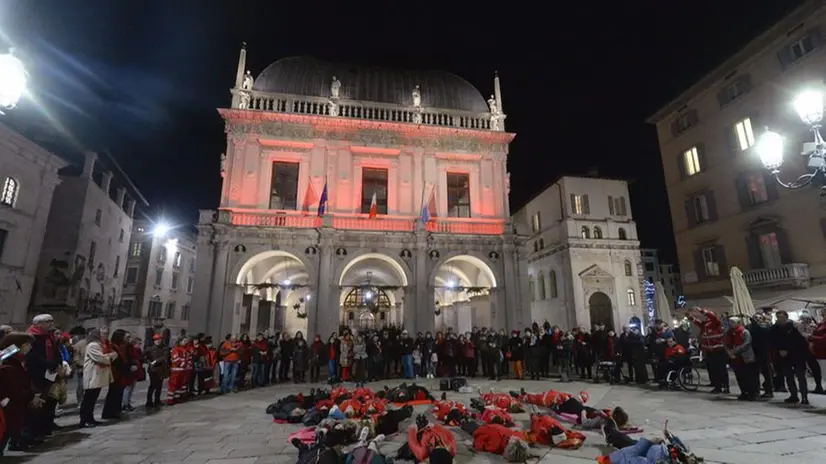 Una manifestazione contro la violenza sulle donne in piazza Loggia (2019) - Foto Marco Ortogni/Neg © www.giornaledibrescia.it