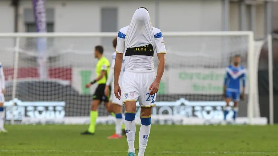 Per il Brescia è il terzo ko di fila (nella foto Gennaro Borrelli al Tombolato) - Foto New Reporter Nicoli © www.giornaledibrescia.it