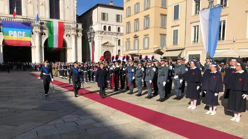 Le celebrazioni del 4 Novembre in piazza Loggia